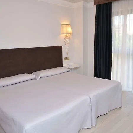 Ξενοδοχείο Artheus Carmelitas 4*