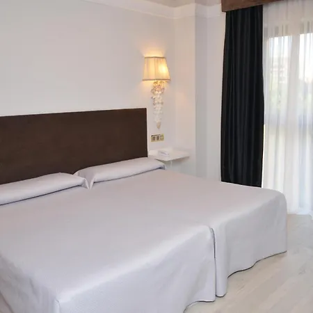 Hotell Artheus Carmelitas 4*