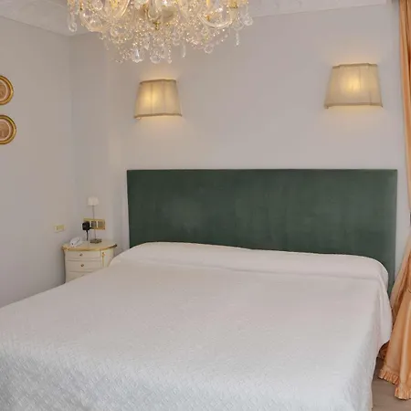 Hotell Artheus Carmelitas 4*